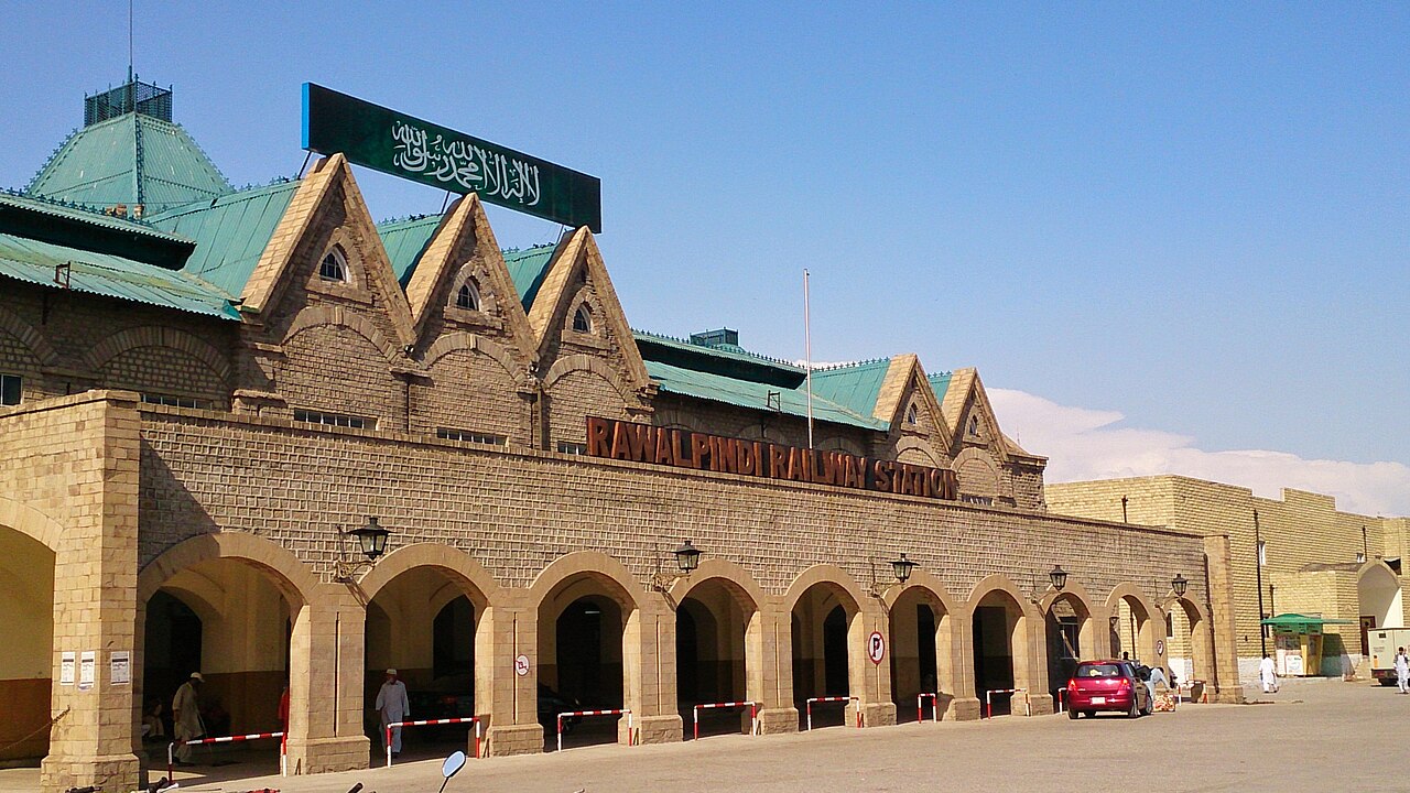Street view of Rawalpindi's Saddar market area